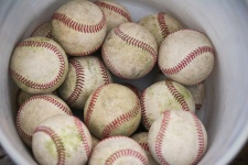 Cubo de pelotas de béisbol
