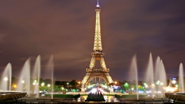 Eiffelova věž a fontány