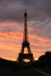 Eiffel toren bij zonsondergang