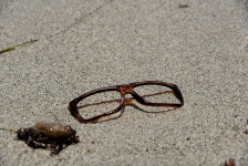 Brillen auf dem Strand
