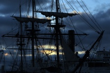 Alte Segelschiff im Sonnenuntergang