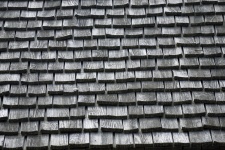 Old telhado de telha de madeira