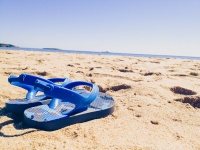 Sandalias en la playa