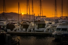Zonsondergang bij de jachthaven
