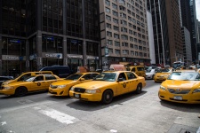 NYC gul taxi