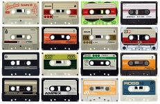 Sechzehn Audiokassetten