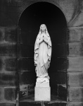 Statuia lui Femeie cu crucifix