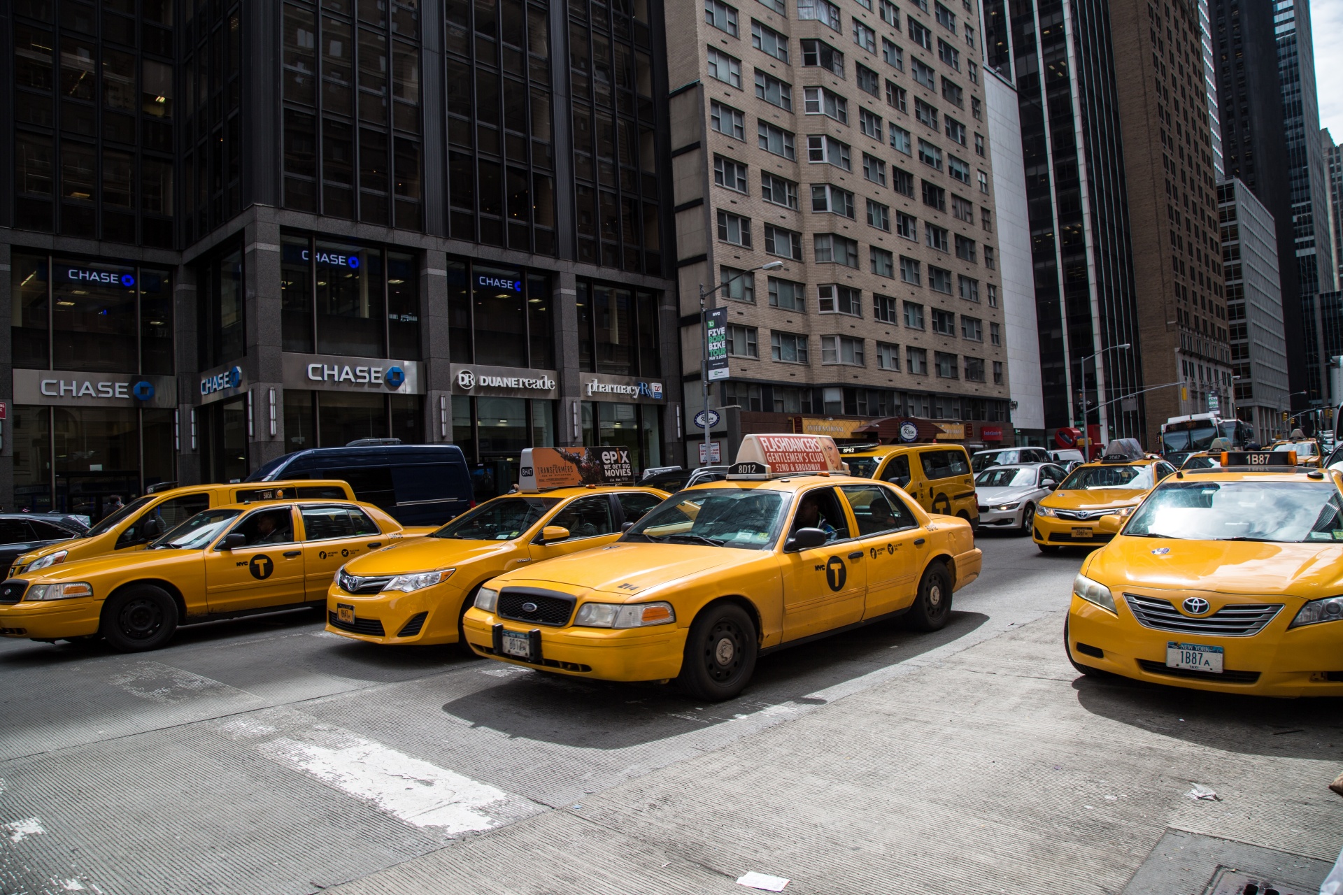 New York street cabs taxis-Cities Photography HD Wallpaper Preview ...