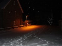 雪の中で街灯