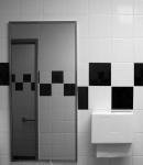 Černá a bílá koupelna