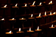 Lumânări în biserică
