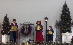 Natal Carolers Display