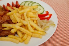 Francés fritas en un plato