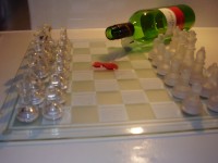 Glass Chess Wein verschütten