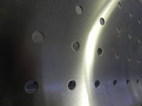 Los agujeros en la hoja de metal (1)