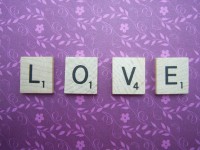 Die Liebe in Scrabble Fliesen