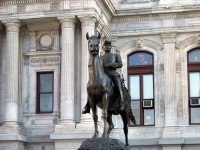 Statuia McClellan