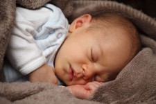 Neugeborene schlafen