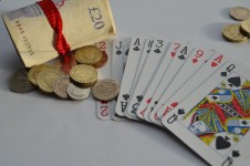 Jugando a las cartas y juegos de azar