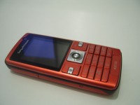 Teléfono celular de color rojo