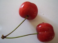 Las cerezas de color rojo