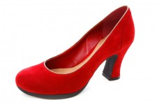 Singola scarpa rossa