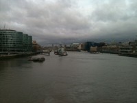 Řeka Temže při zatažené obloze