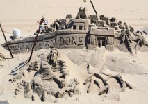 Thy Will Be Done sculptures sur sable