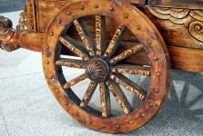 Roda de madeira