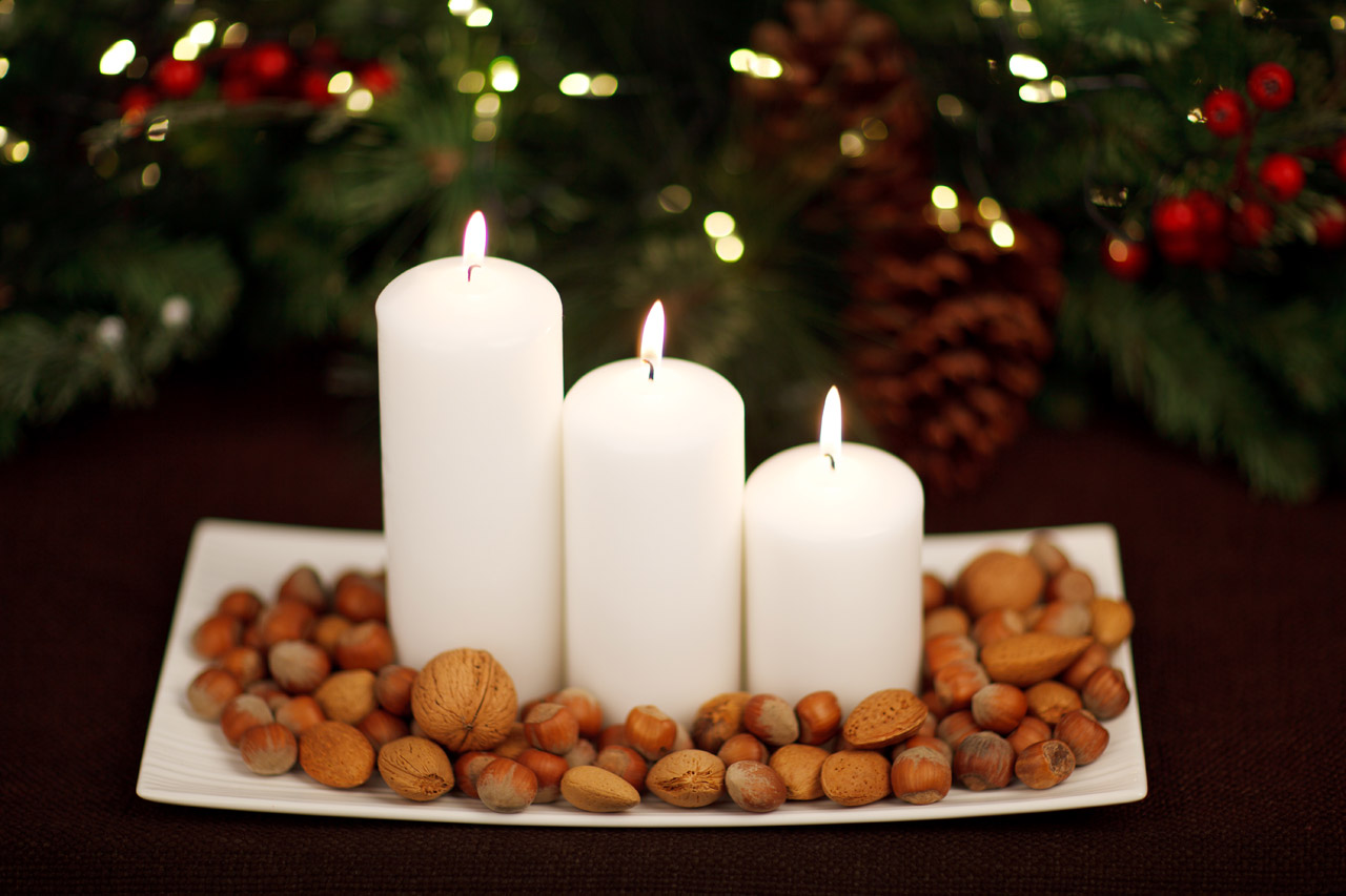 圣诞蜡烛和坚果