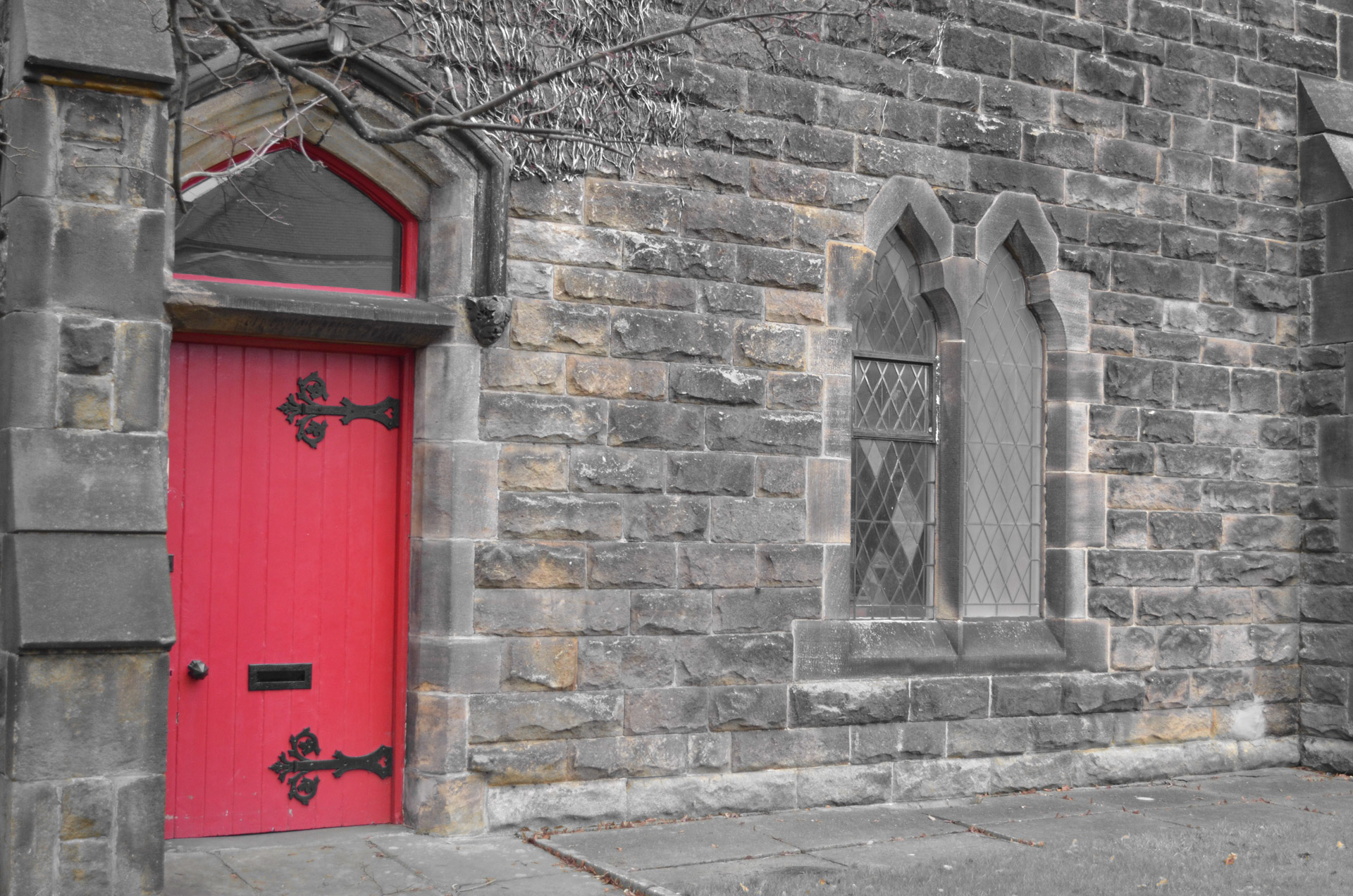 赤色の教会の扉 無料画像 Public Domain Pictures