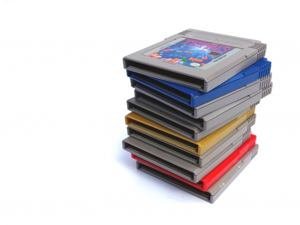 https://www.publicdomainpictures.net/pictures/200000/nahled/pile-of-nintendo-gameboy-games.jpg