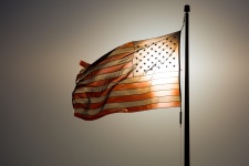 Amerykańska flaga na zachodzie słońca