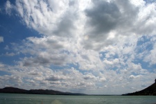 Nuvens sobre barragem