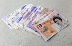 Viele britische Pfund-Noten