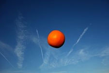 Orange im Himmel