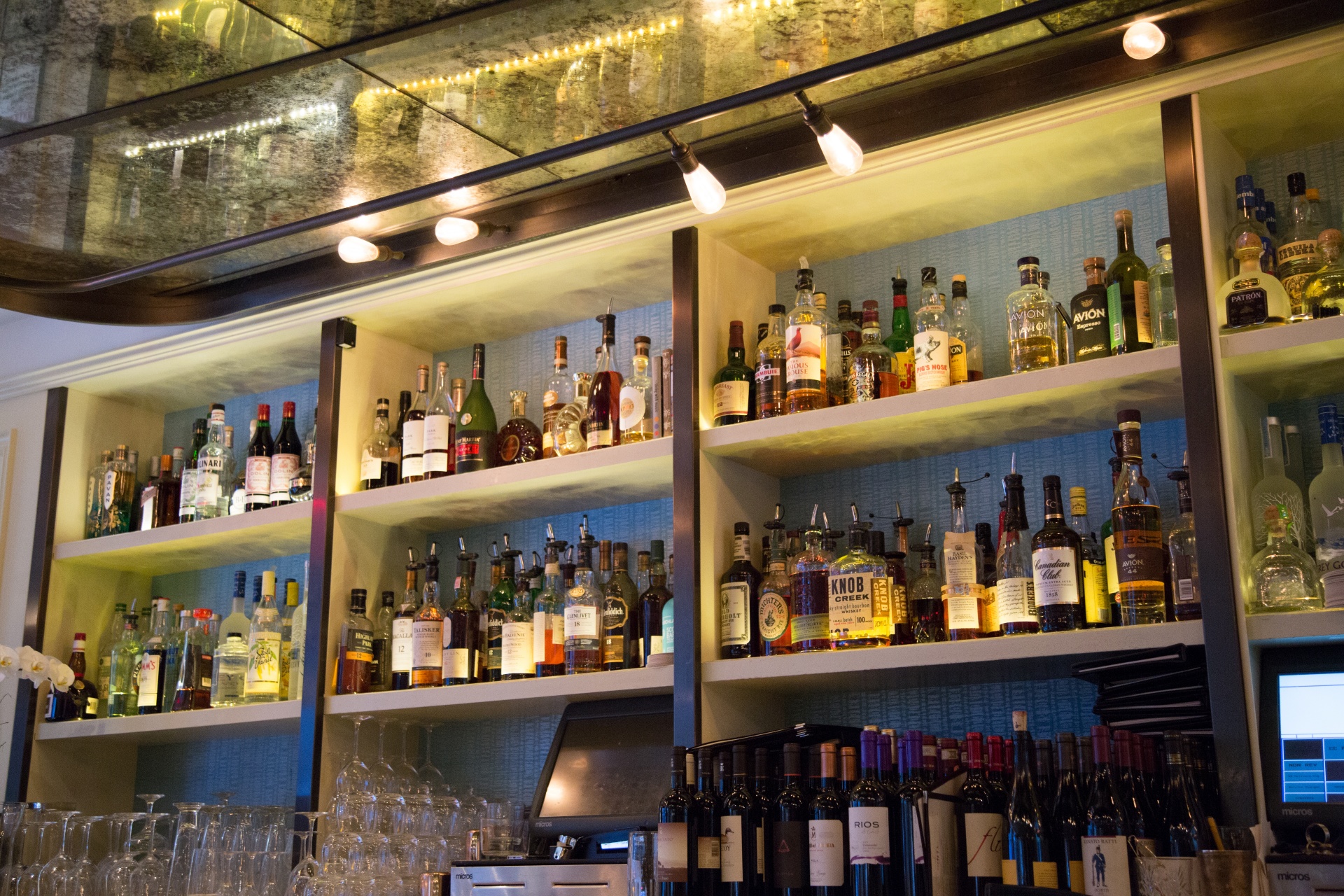classic-bar-counter-free-stock-photo-public-domain-pictures