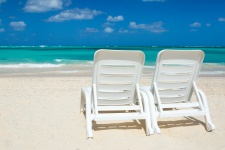 Les chaises de plage et de la mer