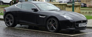 Automóvil Jaguar negro