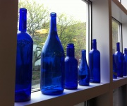 Blauwe flessen