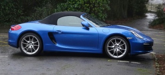 Modrý kabriolet Porsche Car Boční