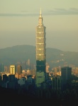 Taipei 101 en la madrugada (modo retrato
