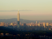 Taipei 101 en el amanecer