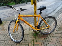 Желтый Велосипед в дождь