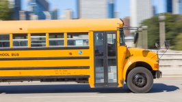Autobuz școlar galben