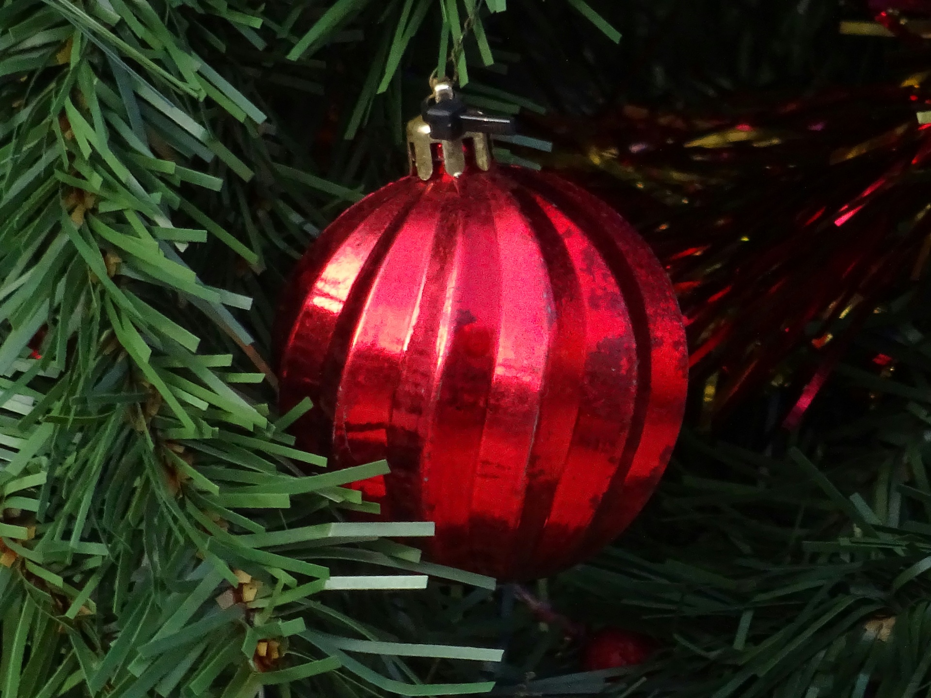 圣诞树中看不中用的物品红色
