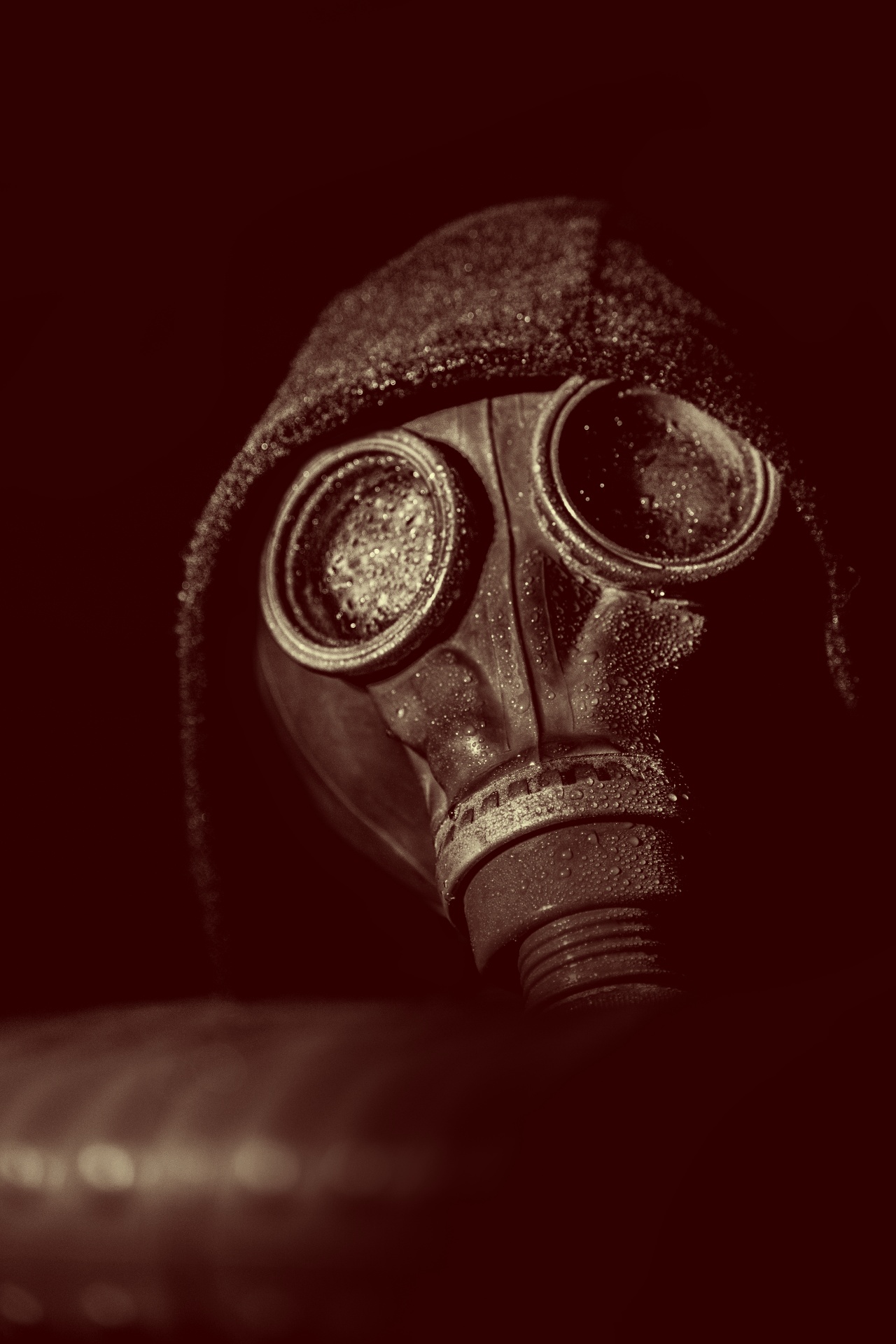 Máscara de gás na sombra