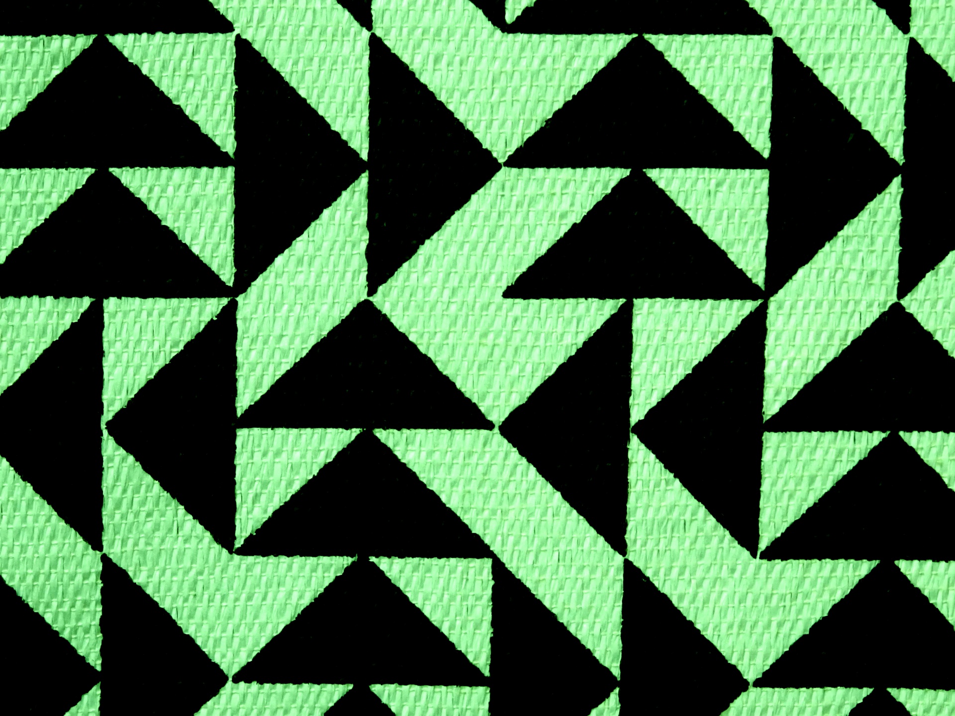 绿色三角形背景