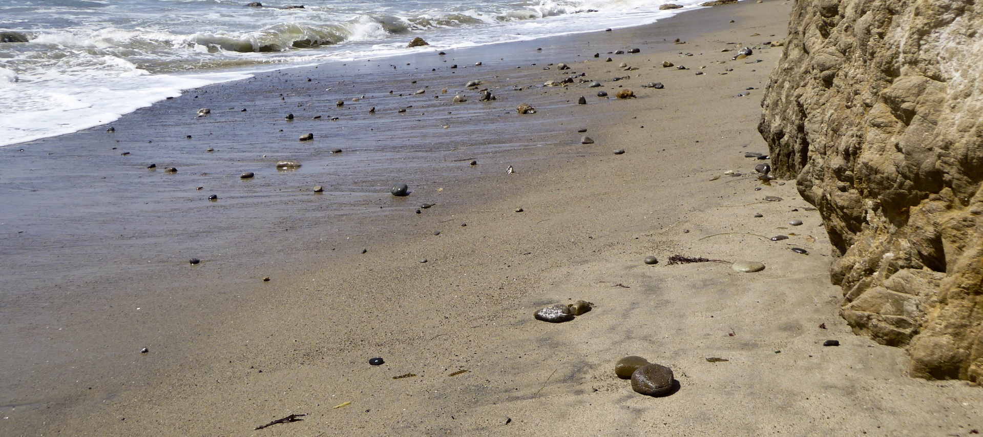 海岸上的大卵石