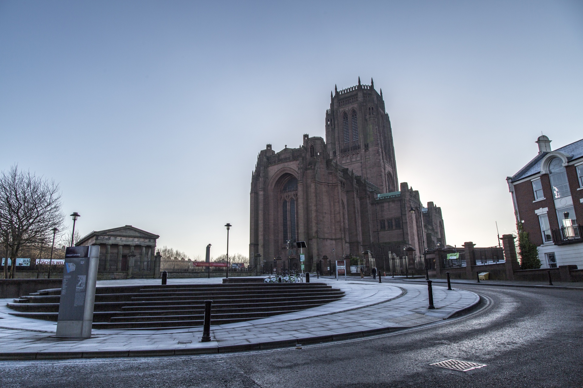 Liverpool Cathedral w zimie